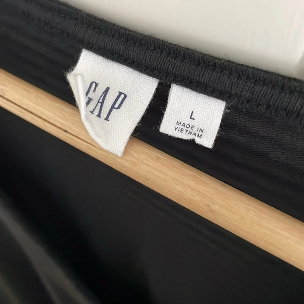 GAP Black V-Neck Jumpsuit with Tie Waist - Picture 3 of 4